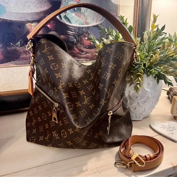 Louis Vuitton Melie Monogram Canvas Hobo Tote / Shoulder Bag - Picture 2 of 16